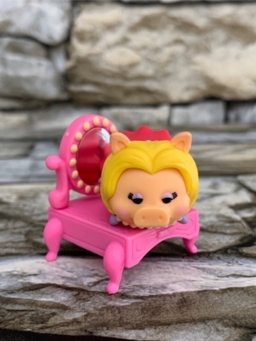 Disney Tsum Miss Piggy Vinyl Medium Figure Mirror Vanity Prop Mystery Blind Bag